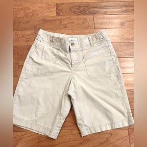 ☘️Dockers bermuda shorts. Size 10.